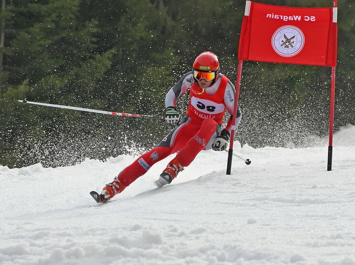 Ein Skirennläufer